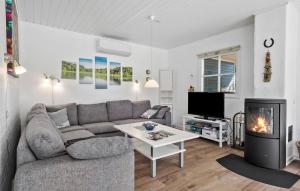 3 Bedroom Lovely Home In Hals
