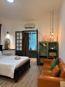 Refined Boutique Studio, Hoan Kiem