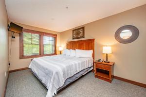 B105 One Bedroom Lake View