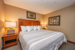 B206 One Bedroom & Loft Lake View