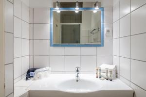 Hotels Hotel Des Deux Mers : photos des chambres