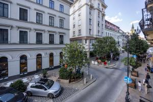 Chic n Central King St Suite in the Heart of BP