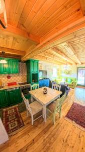 Spacious Wooden House Zabljak Retreat