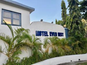 Motel Ever Rest