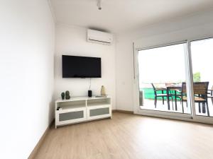 110 - Beachside Renovated 1BR apt 5 min from Beach