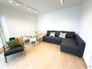 110 - Beachside Renovated 1BR apt 5 min from Beach