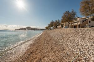 Beachfront Apartments Villa Šiša