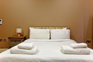 Luxury 3BR, 3BA Flat w Courtyard near Museums