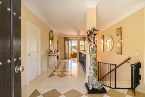 Luxury stay at Villa Maria in El Paraiso Spain