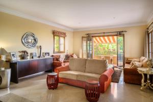 Luxury stay at Villa Maria in El Paraiso Spain