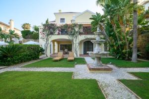 Luxury stay at Villa Maria in El Paraiso Spain