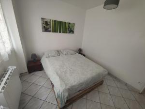 T3 spacieux proche gare Montargis Wifi linges fournis