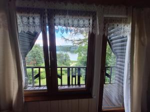 Klimatyczna chatka z widokiem na jezioro