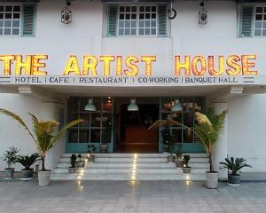 The Artist House Levelup Boutique
