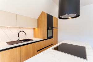 Sunny Green Escape - Apartment with Terrace 