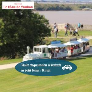 Maisons de vacances Le logis du Clocher par Chelona-Loc - 2 chambres, lits kig size - jardin : photos des chambres
