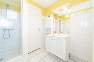 Maisons de vacances Le logis du Clocher par Chelona-Loc - 2 chambres, lits kig size - jardin : photos des chambres