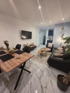 Appartements La Seyne-sur-Mer CHARMANT T3 HAUT DE GAMME ALLIANT ELEGANCE et CONFORT : photos des chambres