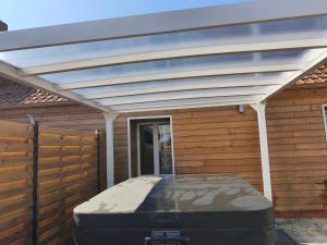 Maisons de vacances Gite de la perle rouge avec jacuzzi : photos des chambres