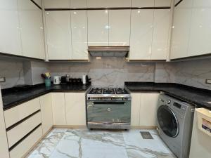 Stylish Furnished Apartment in a Quiet Villa Area New Cairo, Al Narges 2