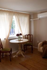 Hidden Courtyard Gem - House in Sofia Center