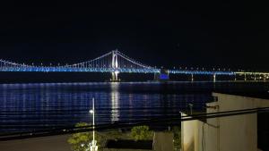 Top Rated Cosy Gwangalli Room - 1 Min to Beach - Great Value