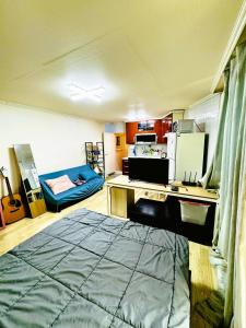 Top Rated Cosy Gwangalli Room - 1 Min to Beach - Great Value