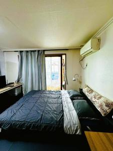 Top Rated Cosy Gwangalli Room - 1 Min to Beach - Great Value