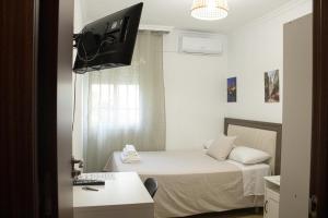 habitacion acogedora con limpieza incluida- buena conexion