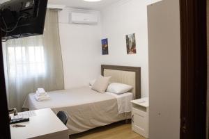 habitacion acogedora con limpieza incluida- buena conexion