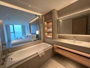 à la carte halong bay hotel studio