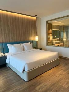 à la carte halong bay hotel studio