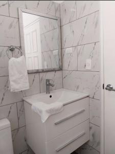 The biggest swimming pool in Sosua, frente a la piscina más grande en sosua