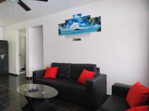 The biggest swimming pool in Sosua, frente a la piscina más grande en sosua