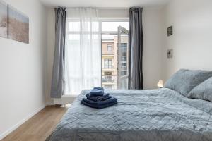 Fast-WiFi - Remote-Ready -15 min Airport - Balcony