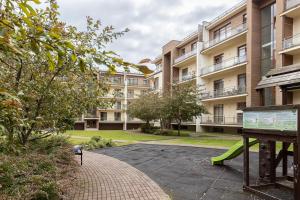 Fast-WiFi - Remote-Ready -15 min Airport - Balcony