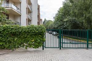 Fast-WiFi - Remote-Ready -15 min Airport - Balcony