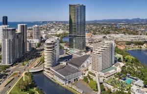 Starview Suite - Private Oceanview 2 Bedroom Apartment on the Star Residence Broadbeach, Free Carpark Included with your stay!