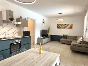 SG Family - Pastello Garda Apartment B1 - Pool & Center
