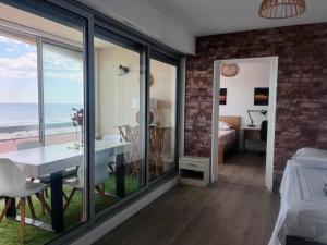 Spacieux et moderne appartement en bord de mer