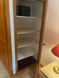 Cozy studio 3 guests, private terrace, inside pool, spa, luxurious residence, ski-in ski-out