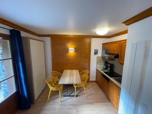 Cozy studio 3 guests, private terrace, inside pool, spa, luxurious residence, ski-in ski-out