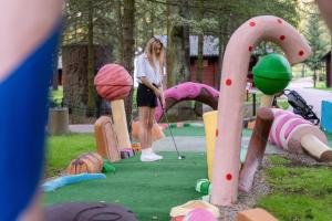 River Park Domki Wśród Drzew Wzdłuż Rzeki