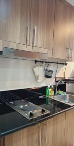 J&C Staycation 1BR Unit near Moa with Netflix