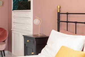 Spazioso bilocale LUMINOSO, CENTRALE a due passi dalla STAZIONE