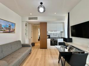 Закаты и море, уютная квартира с бассейном