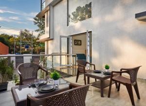 Drizzle Resort with Swimming pool Near Maapro Garden