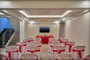 Drizzle Resort with Swimming pool Near Maapro Garden