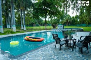StayVistas Palm Perle Villa - Pet-Friendly Retreat with Terrace & Lawn