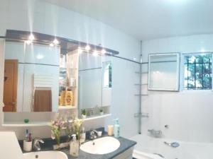 Sejours chez l'habitant Suite privative 2Chambres salle de bain prives toilettes 30 min de Paris : photos des chambres